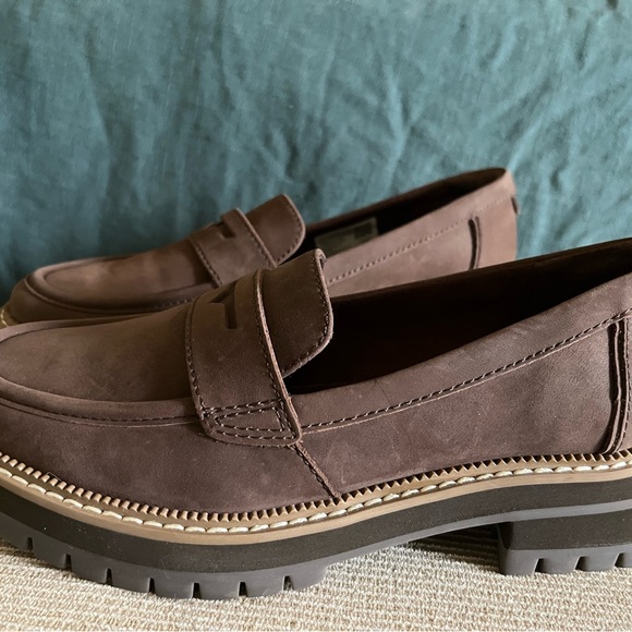 Toms NWOT Women's Brown Suede Loafers - Picture 3 of 7